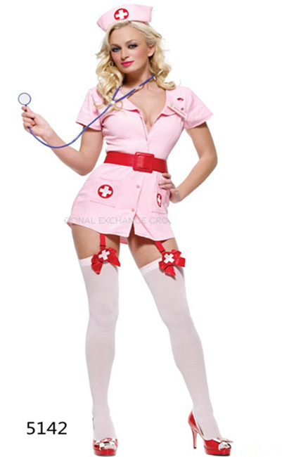 Медсестра с косичками