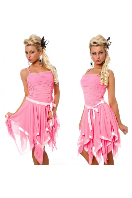 Нежно-розовое легкое платье