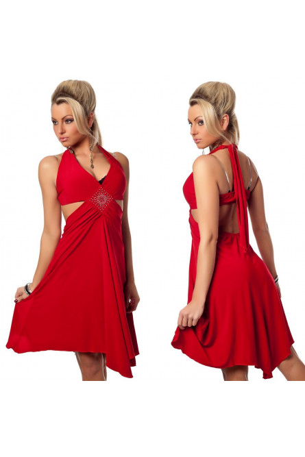 Красное платье с ромбиком