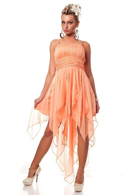 Платье цвета абрикос