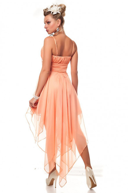 Платье цвета абрикос