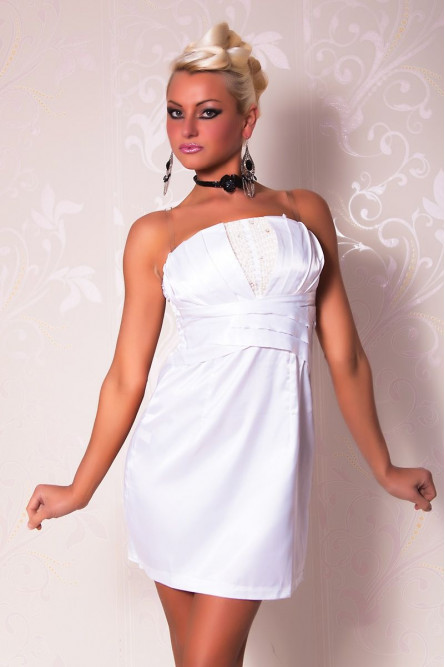 Белое платье-бандо