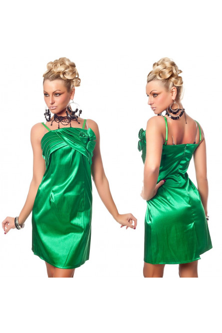 Зеленое платье с розочками