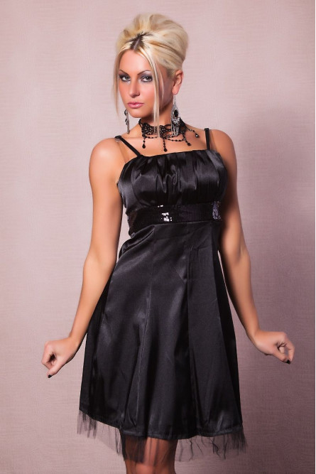 Платье с пайетками черное