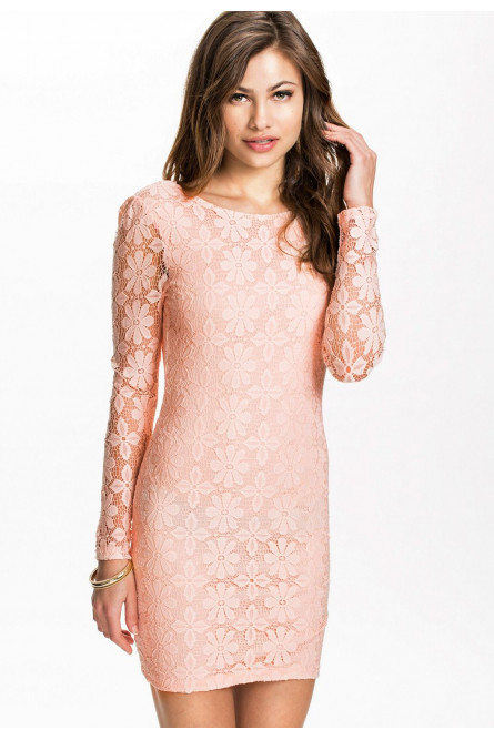 Лёгкое розовое платье