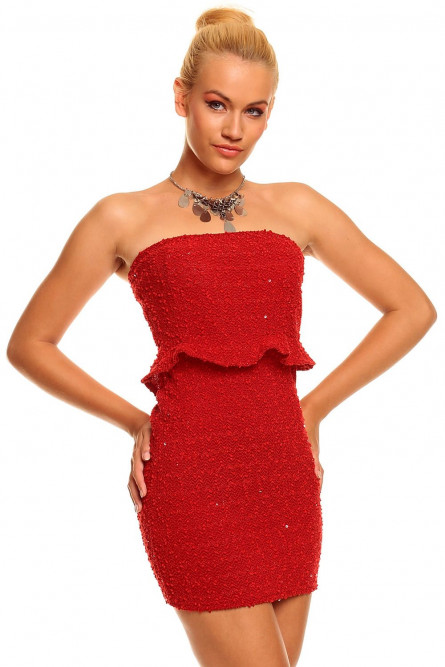 Красное приталенное платье