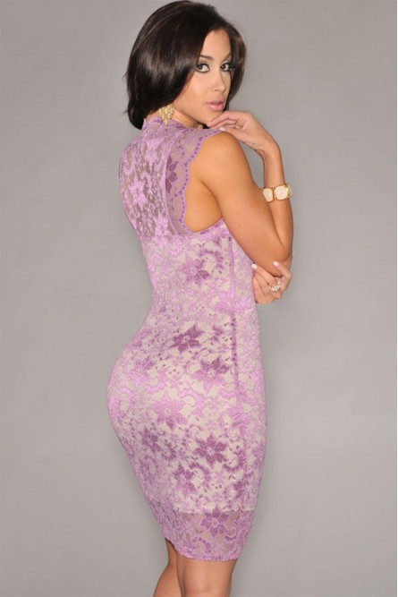 Пурпурное кружевное платье