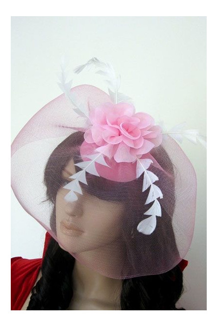 Розовая шляпка с вуалью