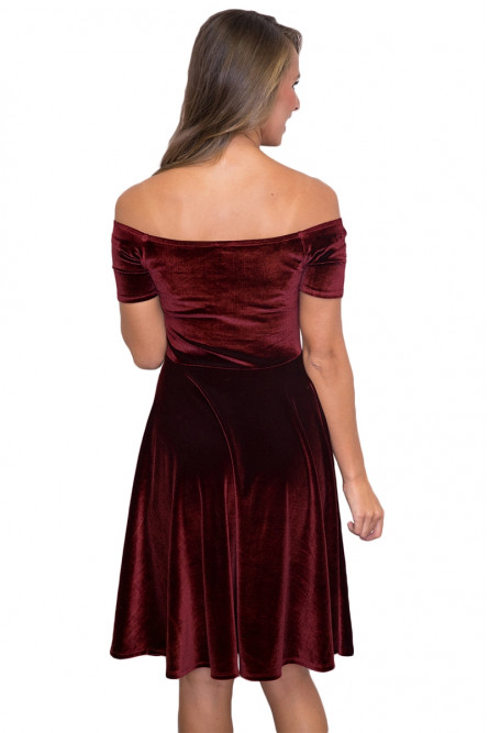 Бордовое бархатное платье