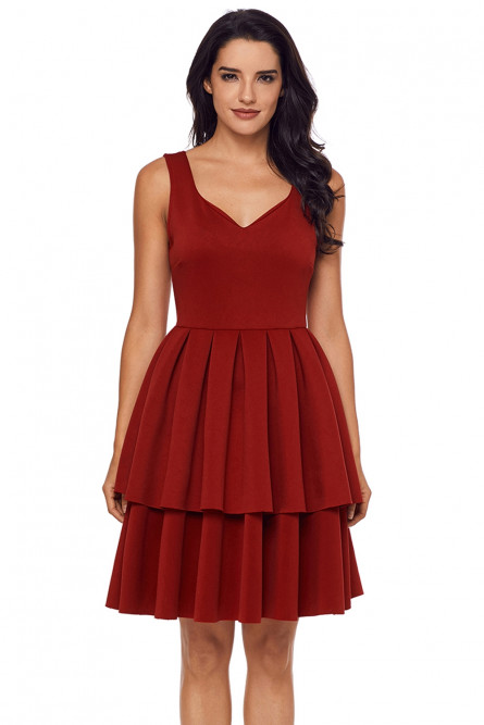 Красное платье с широкой юбкой