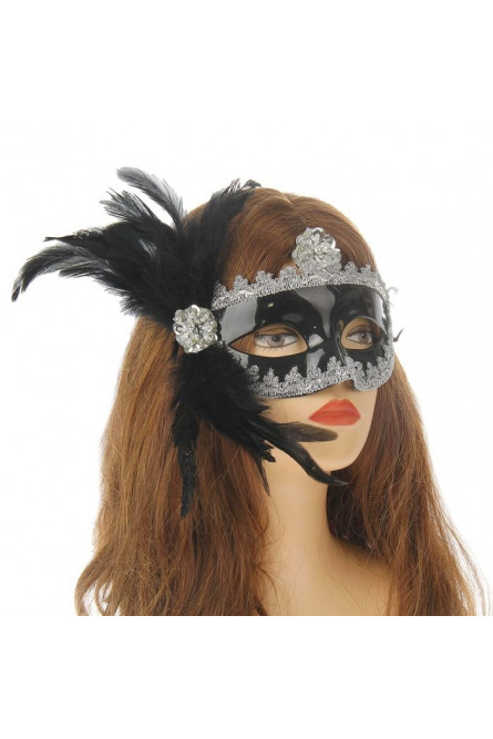 Черная маска с перьями