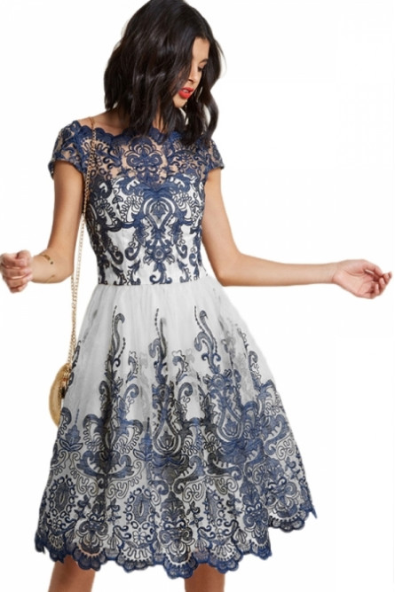Бело-синее ажурное платье