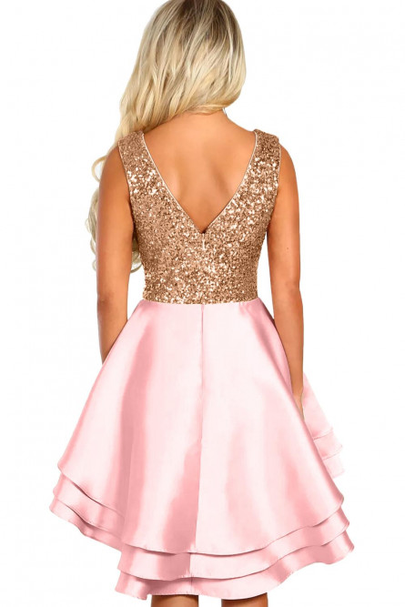 Розовое платье с блестящим лифом