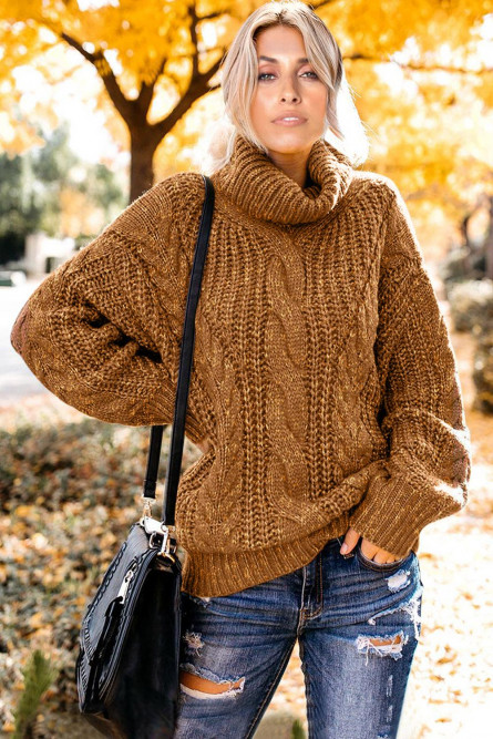 Теплый коричневый свитер