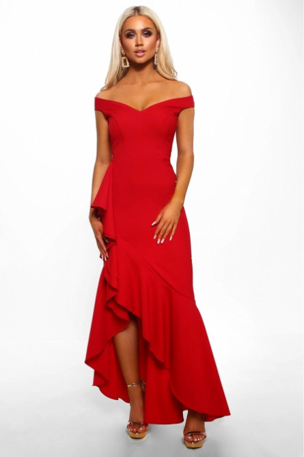 Красное платье с асимметричным подолом
