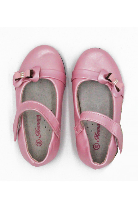 Детские светло-розовые туфельки