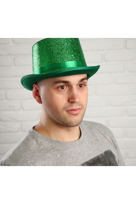 Блестящая зеленая шляпа