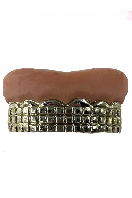 Блестящие серебряные зубы