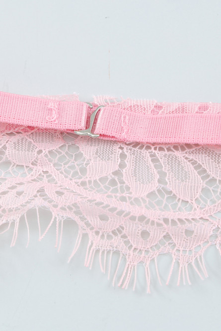 Розовый кружевной комплект с подвязками