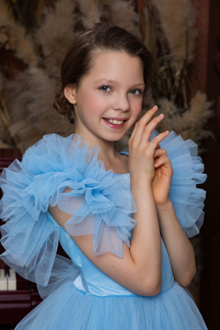 Детское пышное платье с бантиком голубое