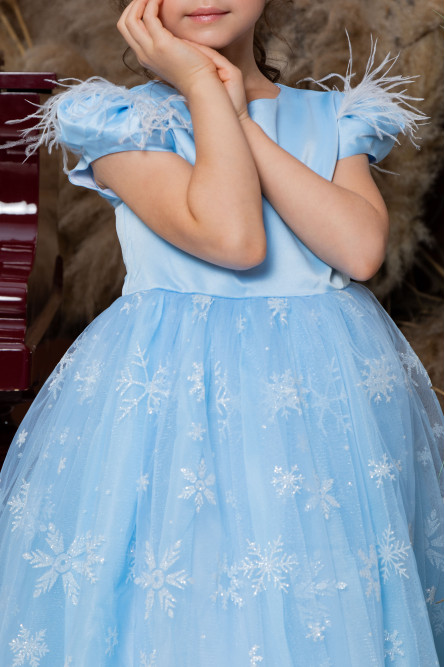 Детское пышное платье снежинки голубое