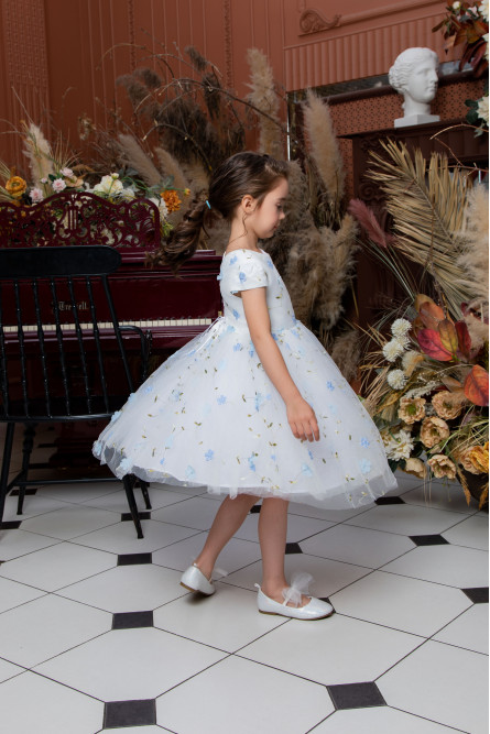 Детское пышное платье с голубыми цветами