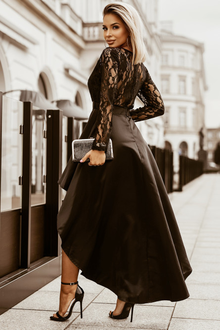 Черное атласное платье с длинными рукавами
