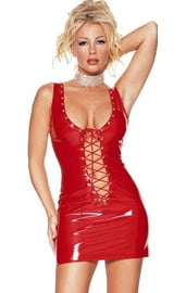Красное виниловое платье