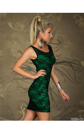 Зеленое платье с черным кружевом