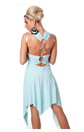 Нежно-голубое платье с кольцами