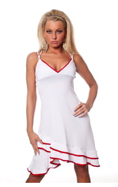 Белое платье с красной отделкой