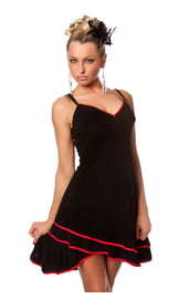 Черное платье с красной отделкой