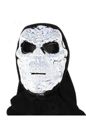 Серебристая маска черепа в черной накидке