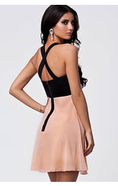 Черно-розовое платье с легкой юбкой