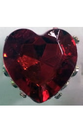 Кольцо в форме красного сердца
