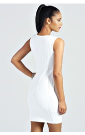 Очаровательное белое платье