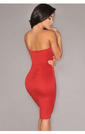 Красное платье с V-вырезом