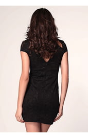 Черное узорчатое платье с вырезами