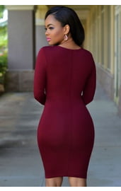 Бордовое платье с V-вырезом