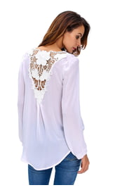 Белая блузка с вязаным узором