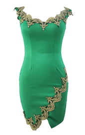 Зеленое платье с золотыми узорами