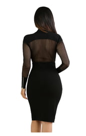 Черное платье с глубокими вырезами