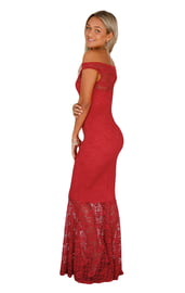 Красное кружевное платье в пол