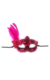 Яркая розовая маска с перьями