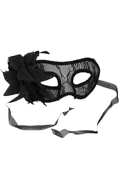 Черная маска с кружевом