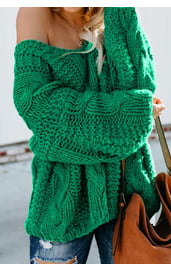 Зеленый свитер крупной вязки