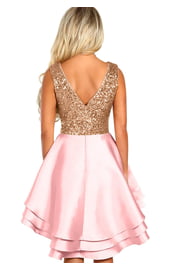 Розовое платье с блестящим лифом