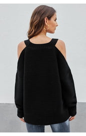 Черный свитер с открытыми плечами
