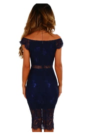 Темно-синее кружевное платье с вырезом