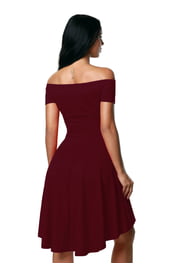 Бордовое платье с открытыми плечами